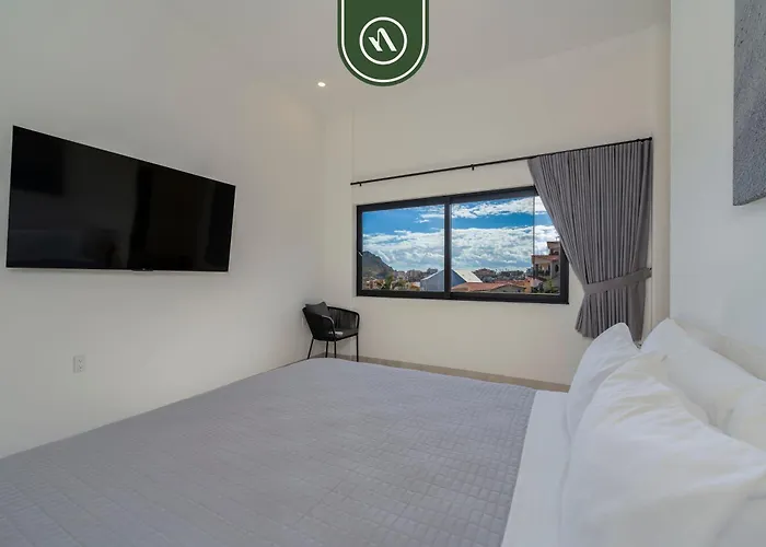 Condo Near Marina - Downtown - Pool - King